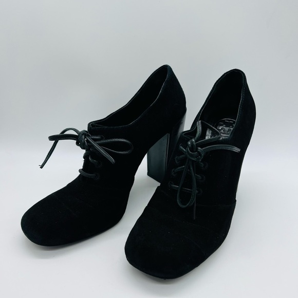 TORY BURCH WOMENS BLACK SUEDE LACE UP HEELS SIZE 9.5M - Picture 10 of 13